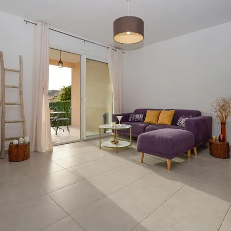 Дом отдыха Mini-villa Mitoyenne De Type F2 Proche Golfe De Lava Апьето