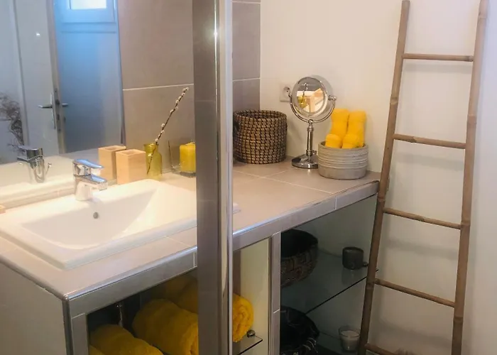 Mini-villa Mitoyenne De Type F2 Proche Golfe De Lava