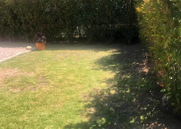 Mini-villa Mitoyenne De Type F2 Proche Golfe De Lava 度假居 *