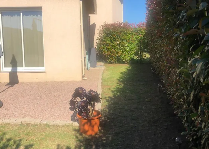 Mini-villa Mitoyenne De Type F2 Proche Golfe De Lava 度假居 *